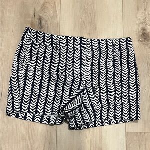 Kenar Black and White Chevron Women Shorts